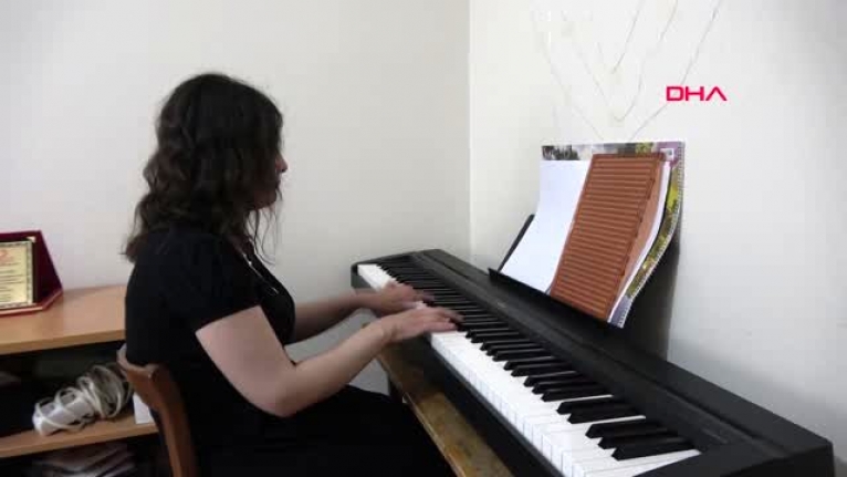 Görme engelli Ahizer'in müzik öğretmenliği hayali gerçek oldu