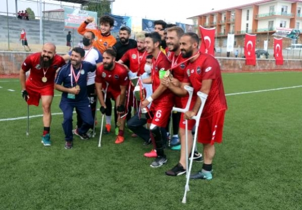 Ampute Futbol Türkiye Kupası şampiyonu olaylı bir final maçıyla belli oldu