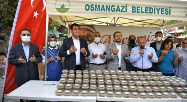 Bursa Osmangazi Belediyesi'nin aşure geleneği sürüyor