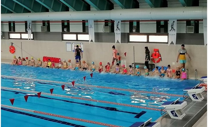 Bergama Belediyesi Kapalı Yüzme Havuzundan 35 lisanslı yüzücü yetişti