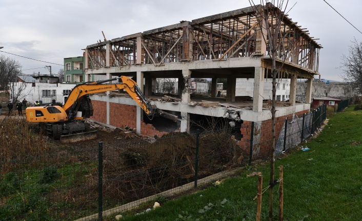 Bursa'da kaçak işyeri inşaat aşamasında yıkıldı!