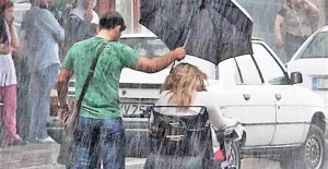 Aynı şemsiye altından dünyaevine: AK Partili eski vekil Bennur Karaburun evleniyor