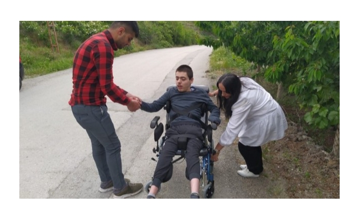 Gurbetçi vatandaştan engelli Yusuf’a tekerlekli sandalye