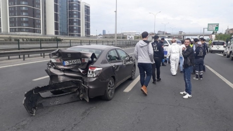 Kadın sürücü engelli aracına çarptı