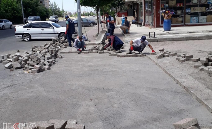 Diyarbakır'da döşenen parke taşları engelliler için dizayn edildi