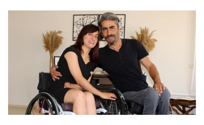 Engelli çift, pandemide dans antrenmanlarını salonlarına taşıdı