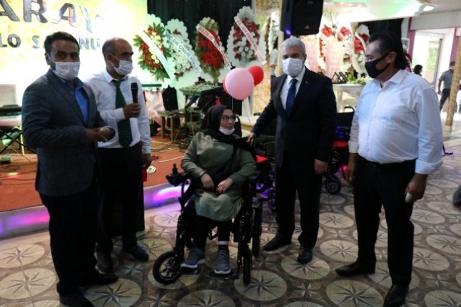Gurbetçi hayırseverler destekledi 77 engelliye akülü ve tekerlekli sandalye alındı