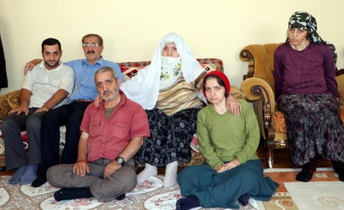 Kıbrıs gazisi hayatını 4 engelli çocuğuna adadı