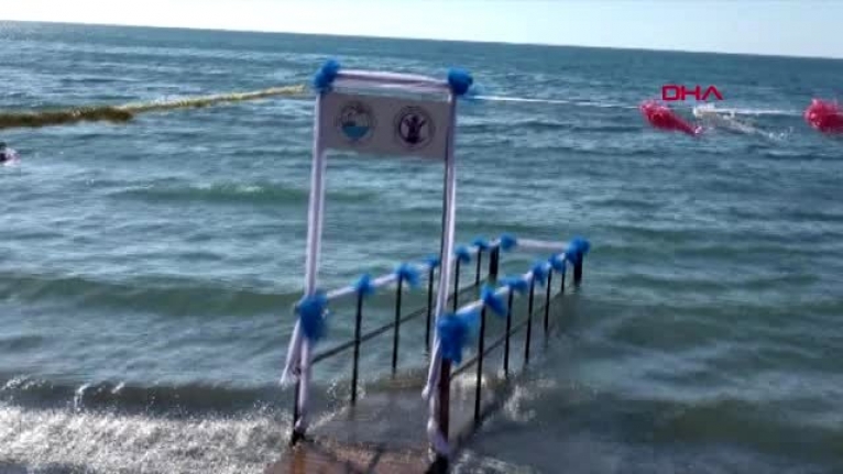 Engellilerin denize girebilmesi için rampa yapıldı