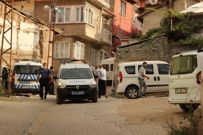 Engelli şahsın evinden gelen koku polisi alarma geçirdi