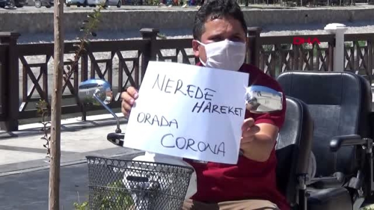 Engelliler koronavirüs tedbirlerine uymayanları protesto etti