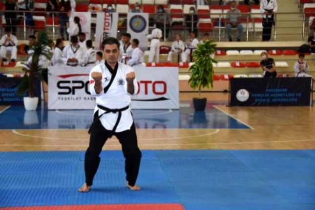 İşitme Engelliler Tekvando Poomsae Türkiye Şampiyonası Eskişehir'de başladı