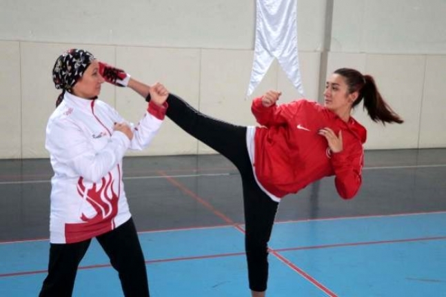 Engelli sporcu anne, kızı ile aynı üniversitede okuyacak