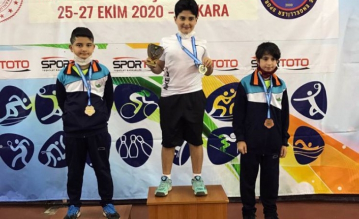 Genç raketler İşitme Engelliler Türkiye Şampiyonası'nda göz doldurdu