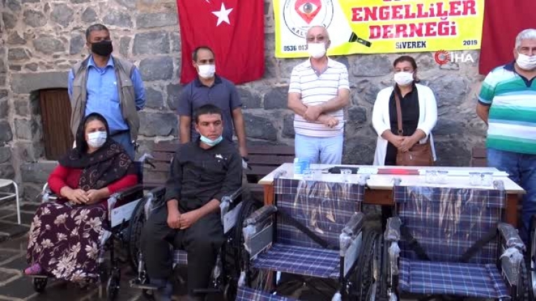'Siverek Liseliler Grubu'  30 yürüme engelli vatandaşa manuel sandalye hediye etti