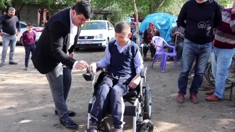 Engelli çocuğun akülü tekerlekli sandalye hayali gerçek oldu