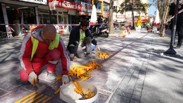 Görme engelliler için kılavuz yol çalışması