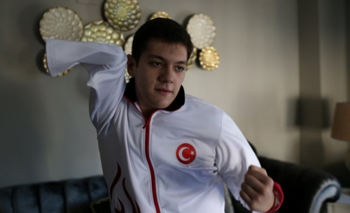 Bursa'da babasız büyüyen engelli sporcunun büyük başarısı
