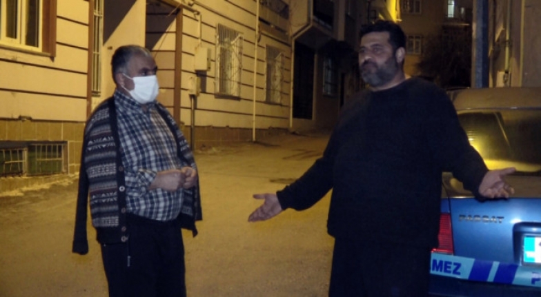 Bursa'da evinin önünde alkol alan grubu uyaran engelli vatandaşı dövdüler!