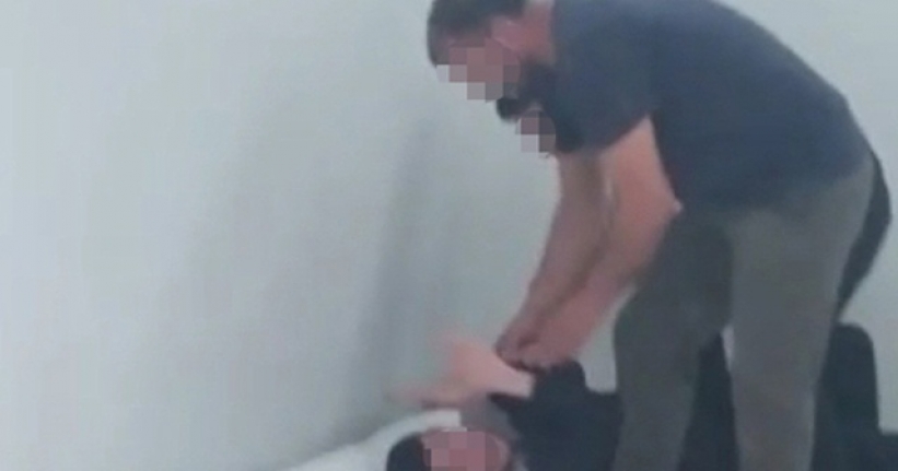 İzmir'de zihinsel engelliyi darp eden 3 şüpheliden 2'si tutuklandı