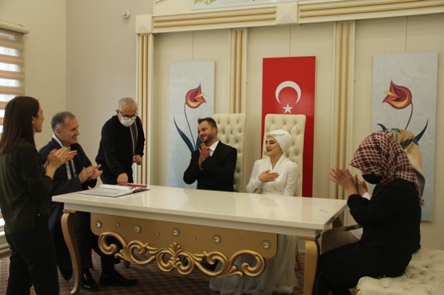 Bursa'da İşitme Engelli Çiftin Nikahları Çevirmen Eşliğinde Gerçekleştirildi