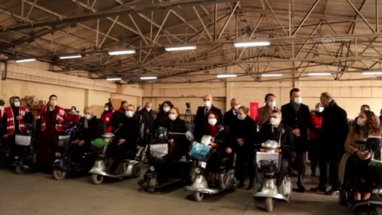 Hollanda'lı Türkler Türk Kızılay aracılığıyla 93 tekerlekli sandalye bağışladı