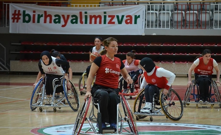 Tekerlekli Sandalye A Milli Kadın Basketbol Takımı'nda hedef Paris Paralimpik Oyunları