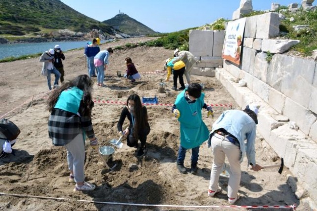 Otizmli çocuklar Knidos’ta kazı yaptı