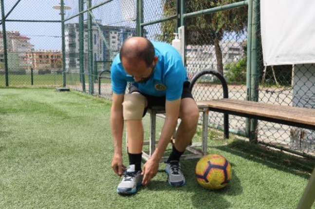 Protez bacaklı antrenör, Pro Lisans'ta dünyada ilk olmak istiyor