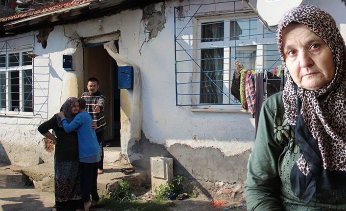 Zihinsel engelli 2 çocuğuyla, harabe evde yaşam savaşı veriyor