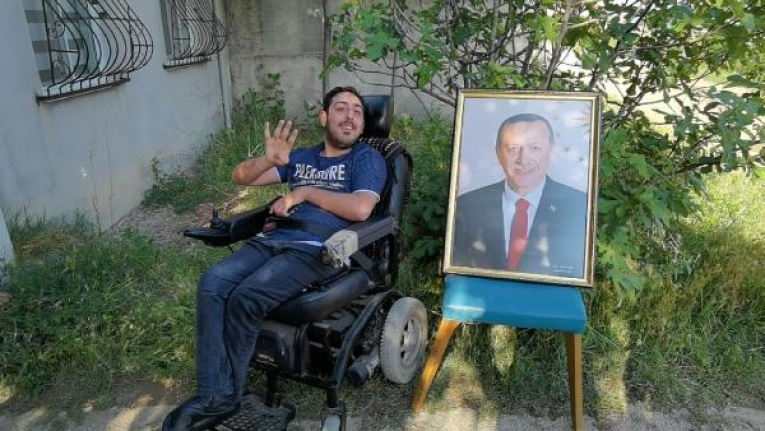 Bursa’da bedensel engelli Emir’in Erdoğan’la görüşme hayali gerçek oldu