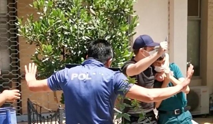 İZMİR BIÇAKLI SALDIRGAN, ENGELLİ MEMURU REHİN ALDI