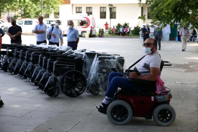 Engellilere, 250 tekerlekli sandalye dağıtıldı