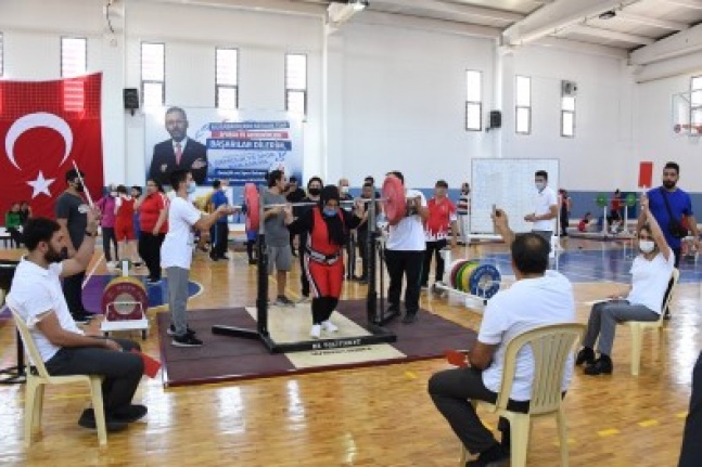 Konya’da Türkiye Görme Engelliler Halter Şampiyonası başladı
