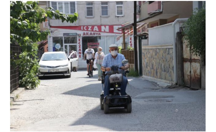 Kovid-19 tedbirlerine uyan 61 yaşındaki engelli, aşı duyarlılığıyla örnek oluyor