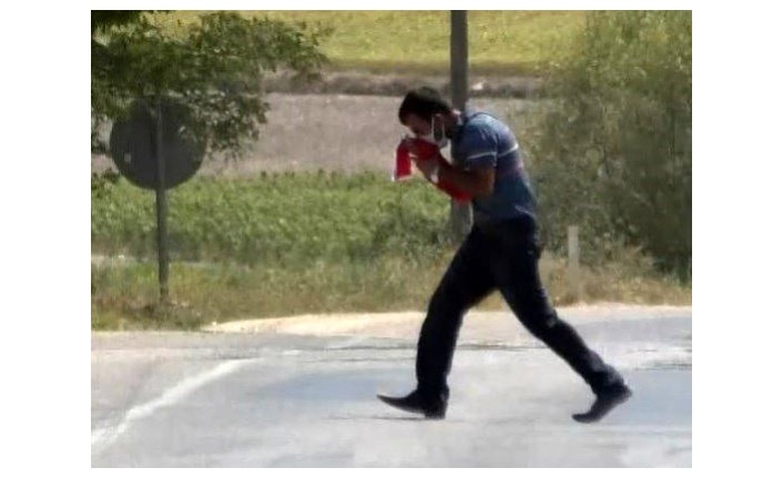 Engelli vatandaş Türk bayrağına böyle sahip çıktı
