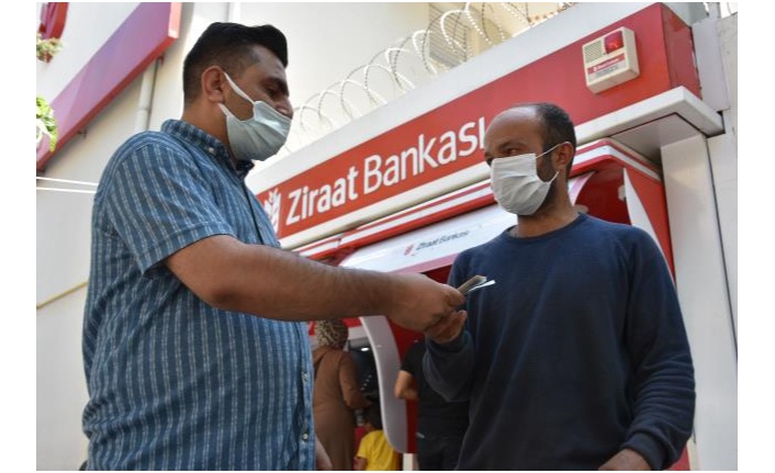 ATM'DE UNUTULAN ENGELLİ MAAŞINI, SAHİBİNE ULAŞTIRDI