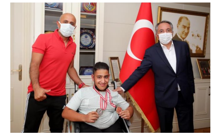 Başarılı sporcu Yusuf İncekaya'ta tebrik