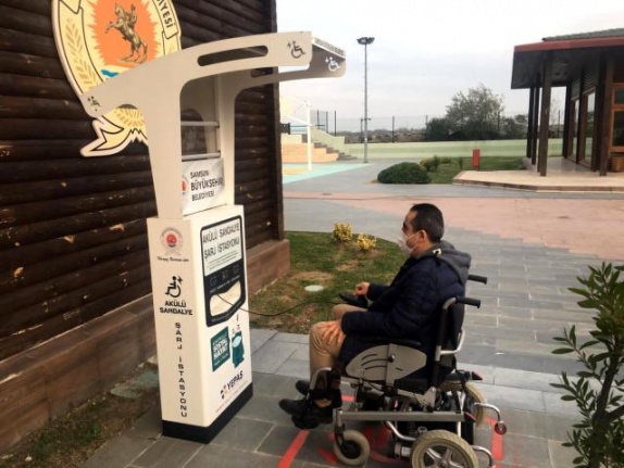 Engelli vatandaşların akülü araçları için  şarj cihaz istasyonları kuruldu