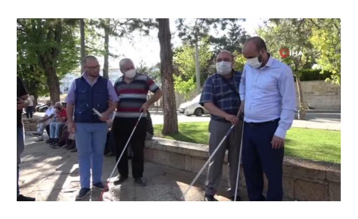Görene de görmeyene de beyaz baston kursu