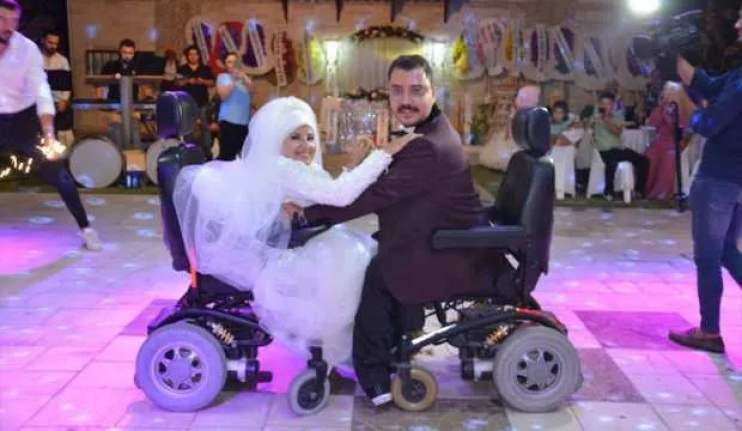 Manisa'da engelli çift dünya evine girdi! Sevgi engel tanımadı