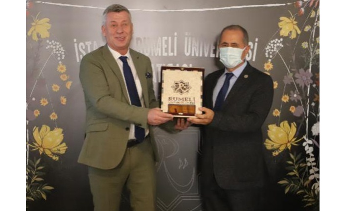 Üniversiteden 'Engelsiz Yaşam Dostları'na plaket