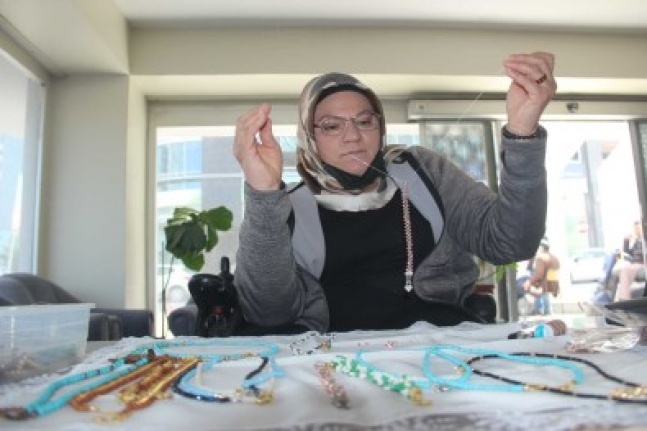 Konyalı kadın girişimci engelini aştı, ürettiği takıları yurt dışına gönderiyor