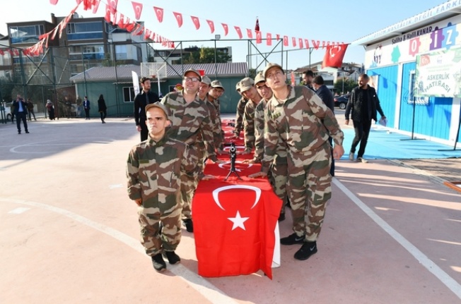 Mustafakemalpaşa'lı engelliler çakı gibi asker oldu