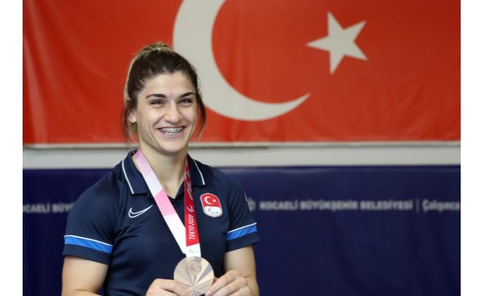 Paralimpik judocu Zeynep Çelik, Tokyo'da bronz madalya kazanmanın "buruk" sevincini yaşıyor