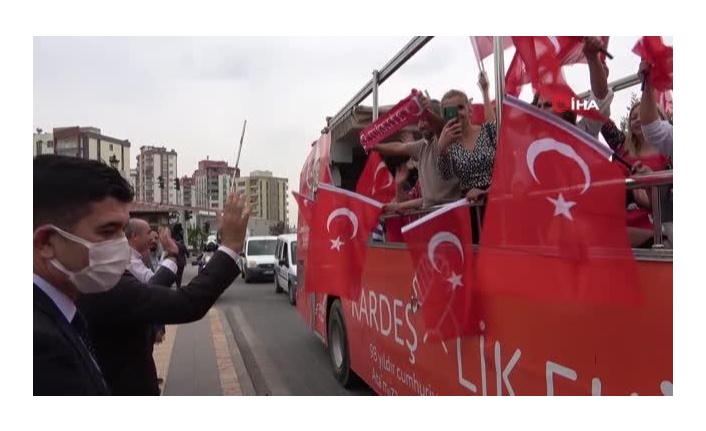 Adana polisinden engelli çocuklara kortejli Cumhuriyet Bayramı kutlaması