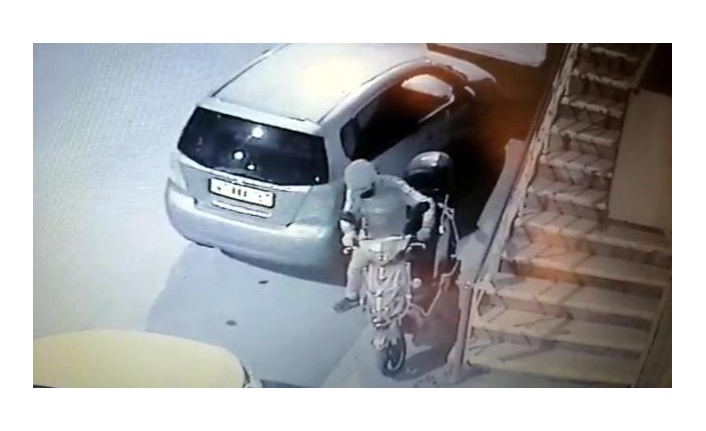 Batman'da engelli vatandaşın motosikletini çalan hırsız kameraya takıldı