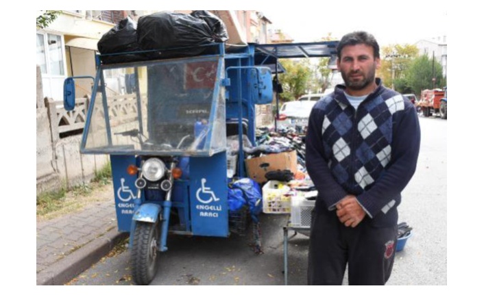 HALTER REKORTMENİ BEDENSEL ENGELLİ MEHMET, PAZARDA ÇORAP SATIYOR