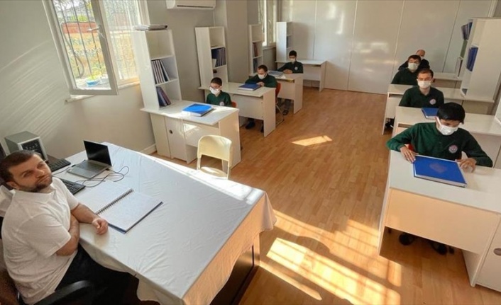 Hem öğrenciler hem de hocaları görme engelli