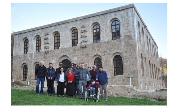 Hakkari Gençlik ve Engelliler Derneği üyeleri Kayme Sarayı ve türbeleri ziyaret etti